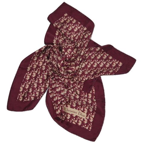 foulard christian dior prix|carrés de soie dior.